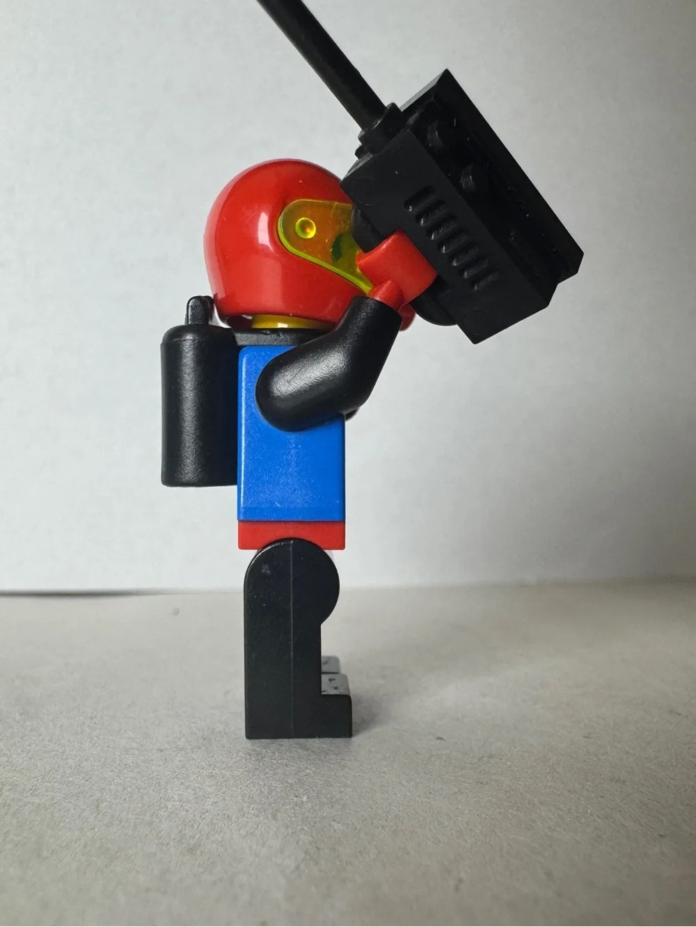 LEGO Space Spyrius minifigure 6705 6949 6959 sp039 Possible Arm Crack - Picture 3 of 4